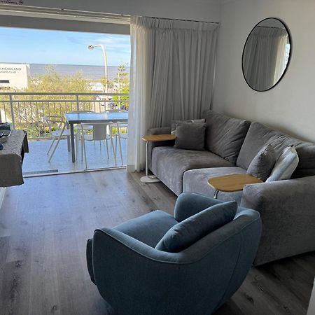 Ocean View - Alexandra Headlands Beachfront Unit Экстерьер фото