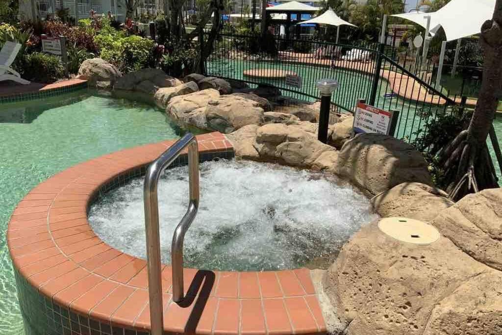 Ocean View - Alexandra Headlands Beachfront Unit Экстерьер фото