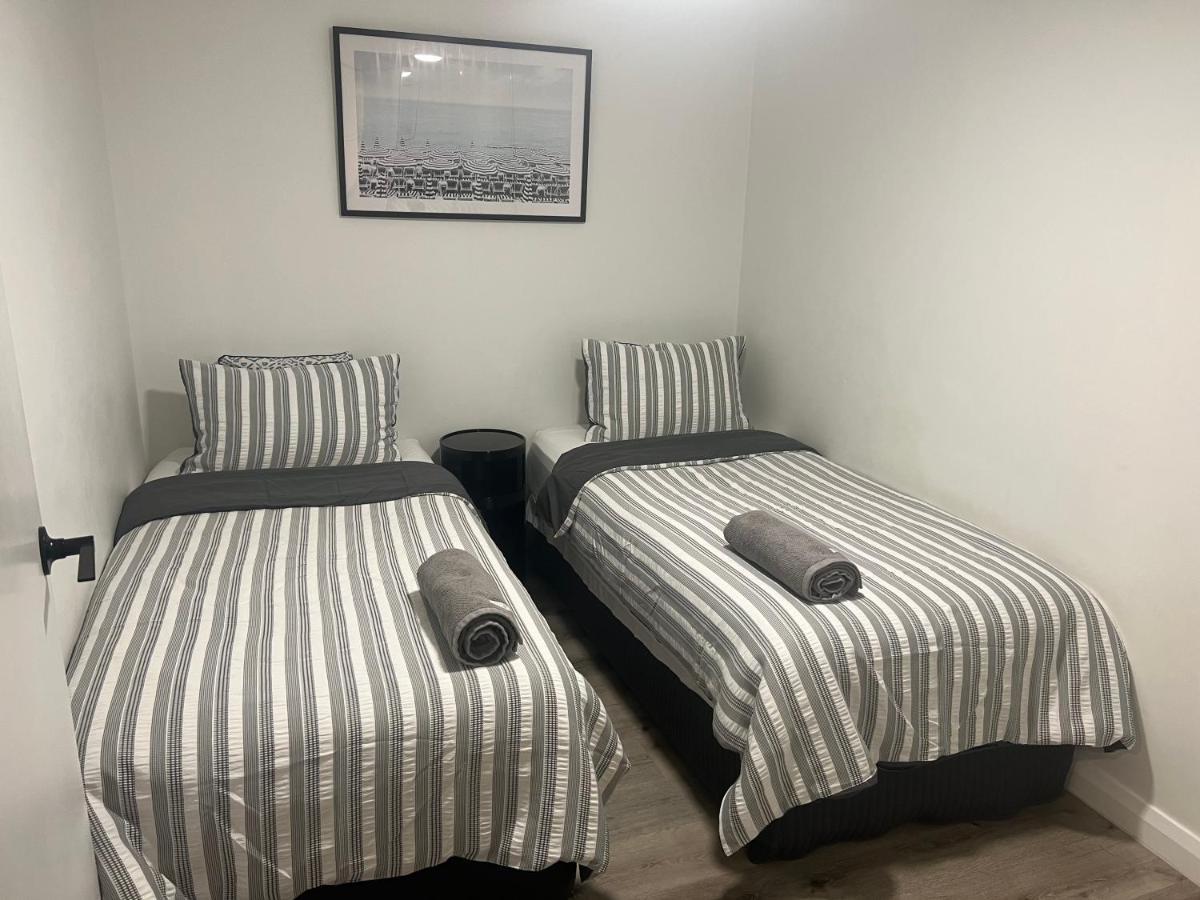 Ocean View - Alexandra Headlands Beachfront Unit Экстерьер фото