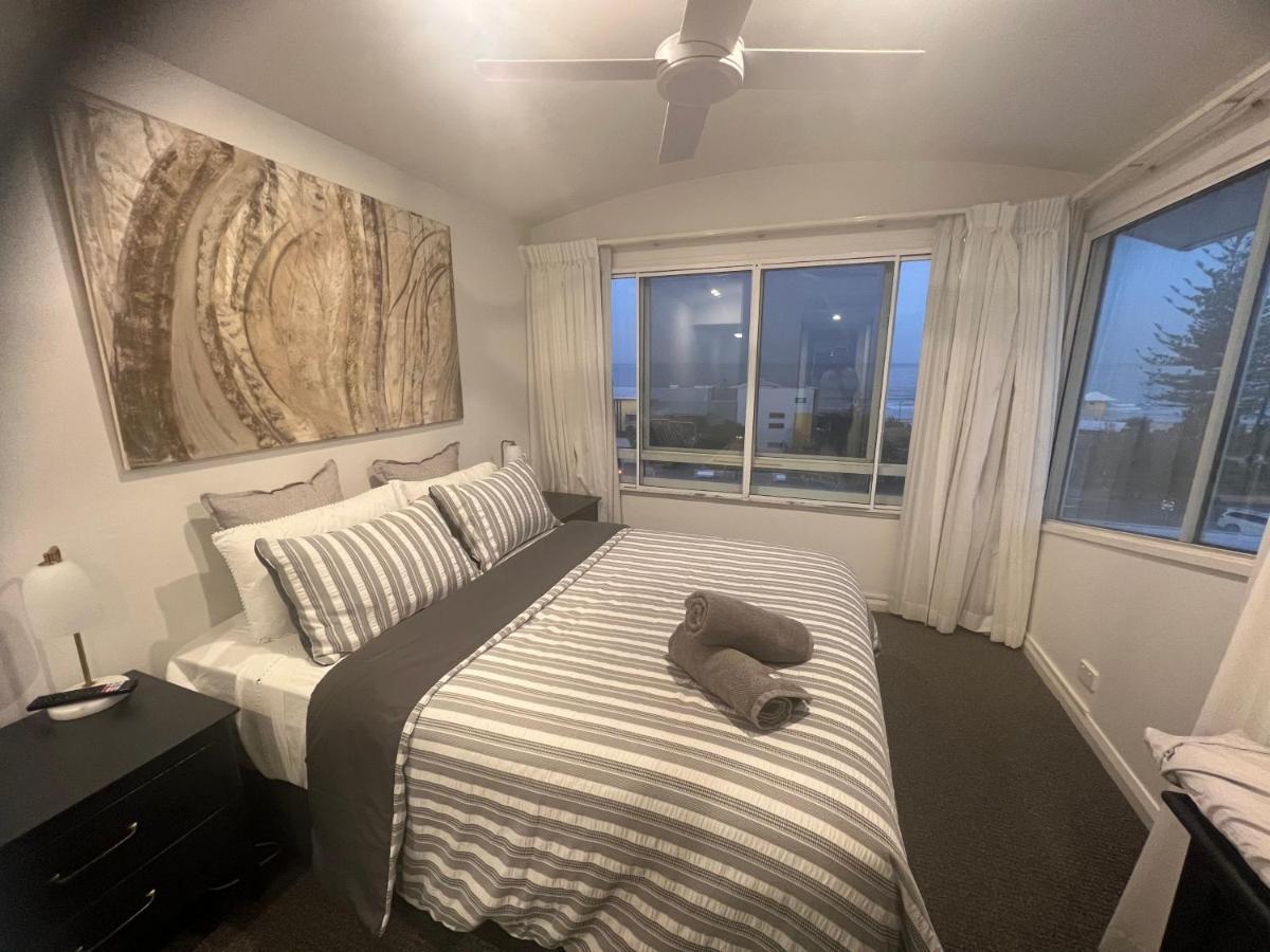 Ocean View - Alexandra Headlands Beachfront Unit Экстерьер фото
