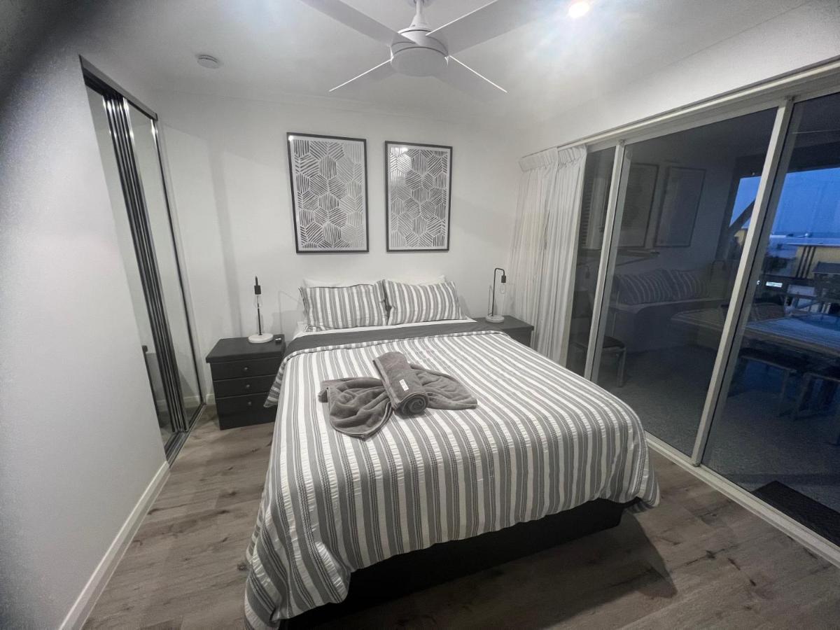 Ocean View - Alexandra Headlands Beachfront Unit Экстерьер фото
