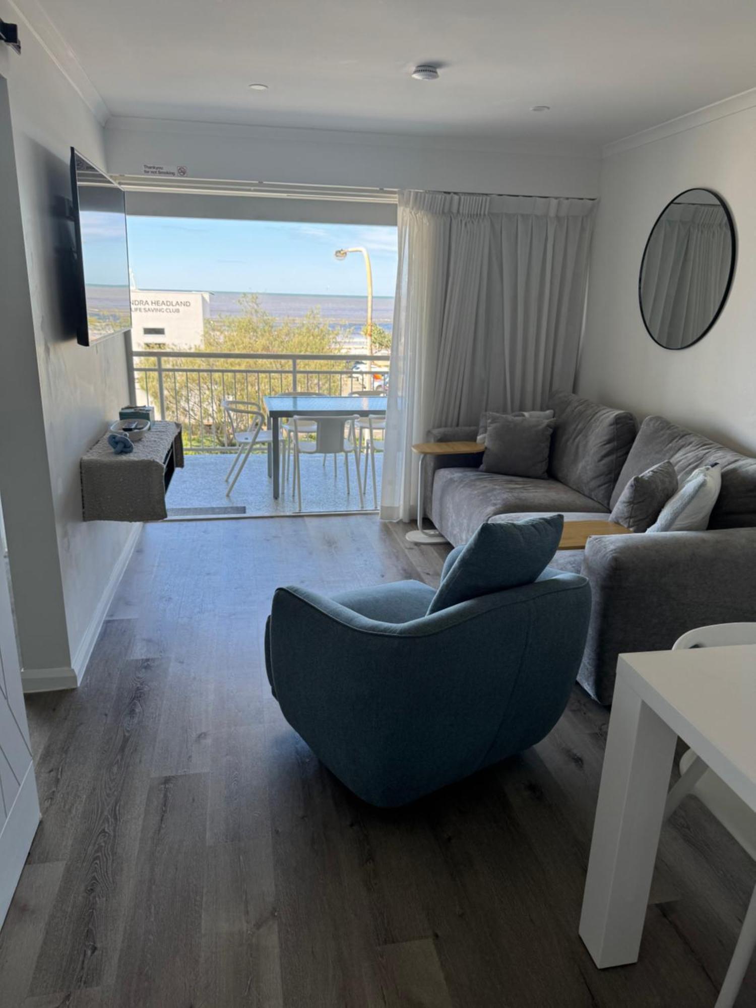 Ocean View - Alexandra Headlands Beachfront Unit Экстерьер фото
