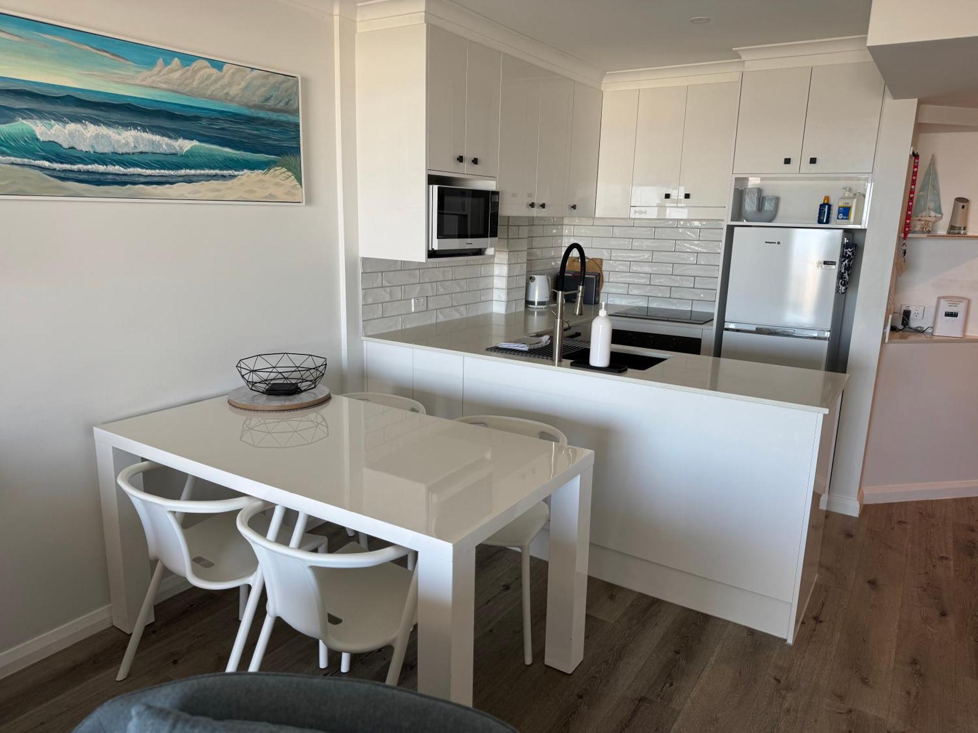 Ocean View - Alexandra Headlands Beachfront Unit Экстерьер фото